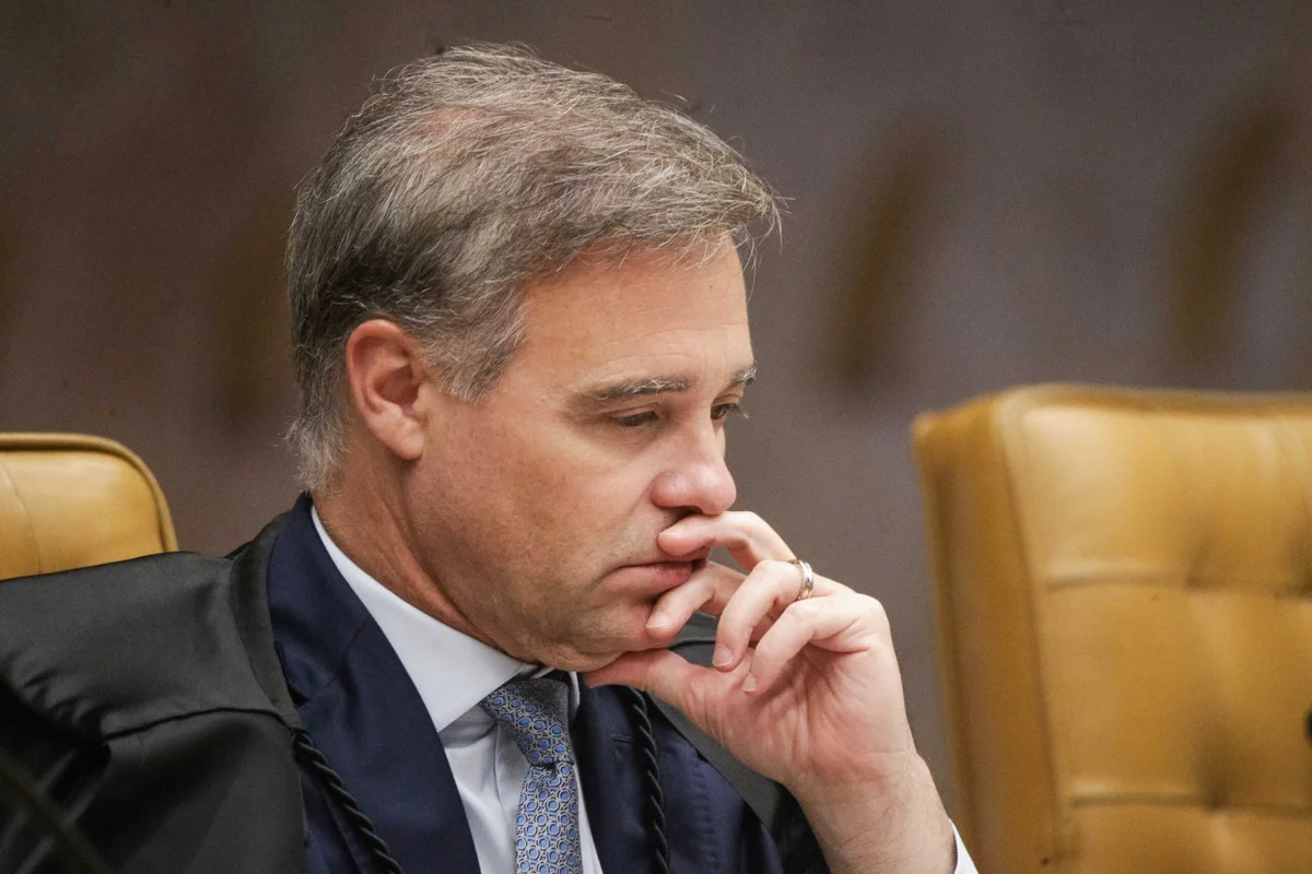 André Mendonça durante sessão do Tribunal Superior Eleitoral