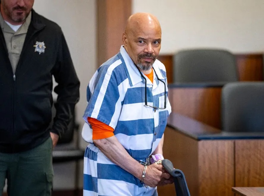 Douglas Stewart Carter deixa tribunal em Utah após audiência