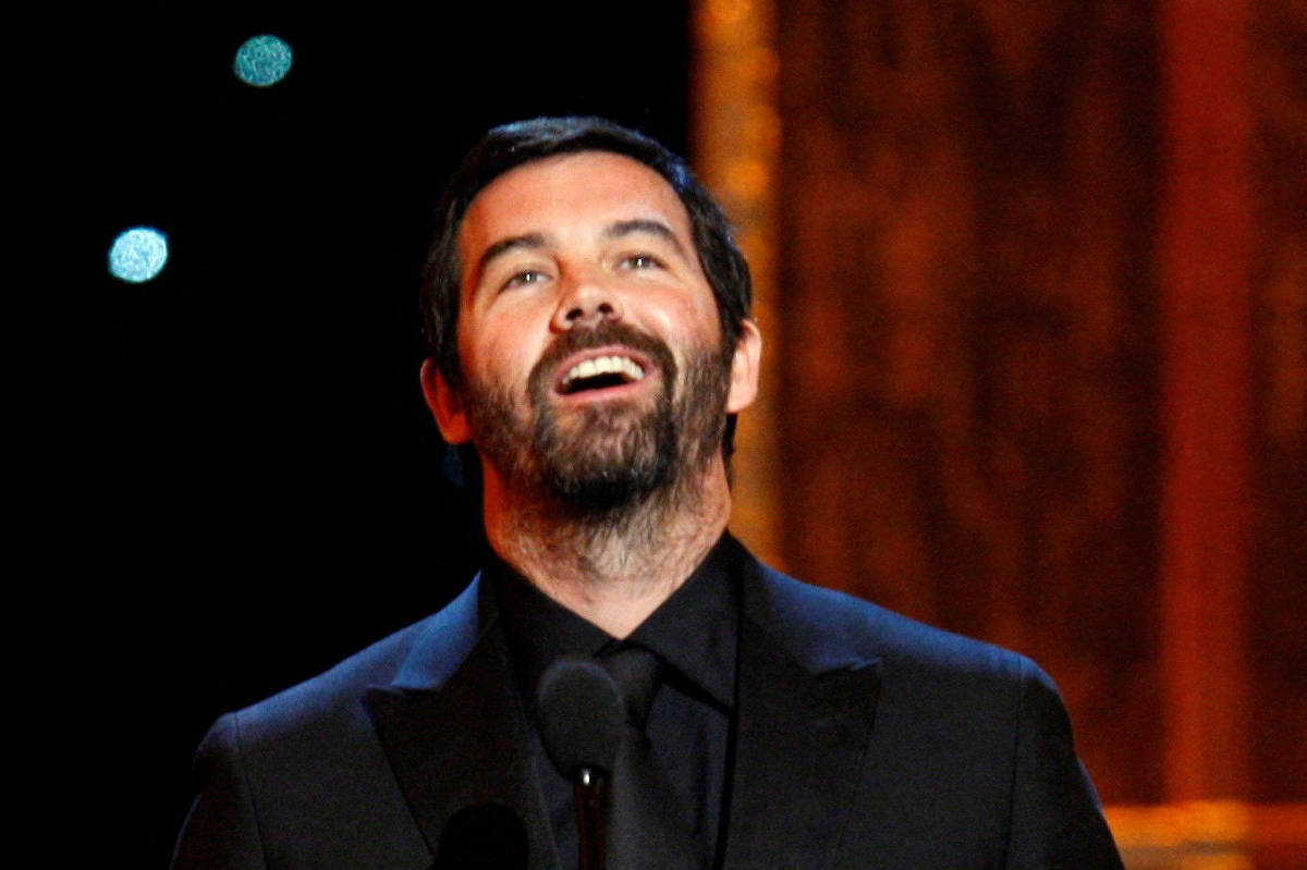 Duncan Sheik segura troféu no Tony Awards