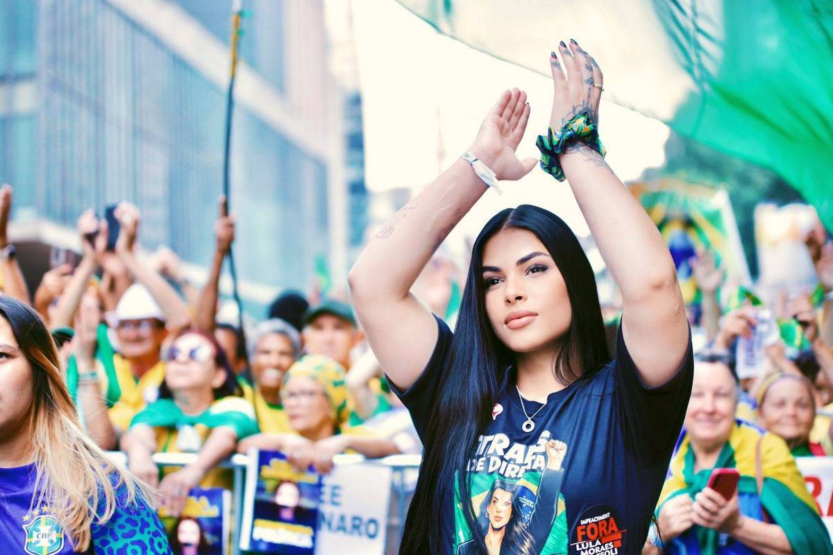 Sophia Barclay em manifestação pelo impeachment de Alexandre de Moraes