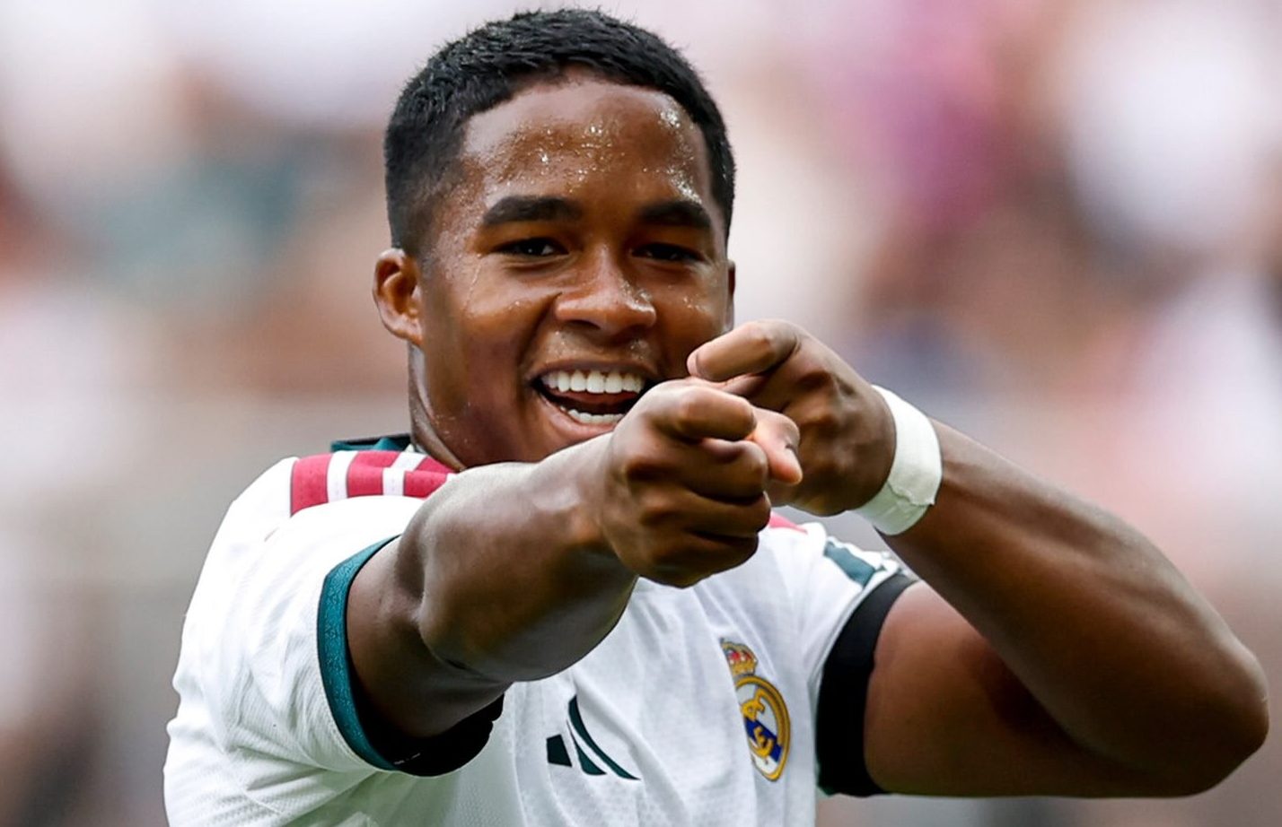 Endrick com uniforme do Real Madrid