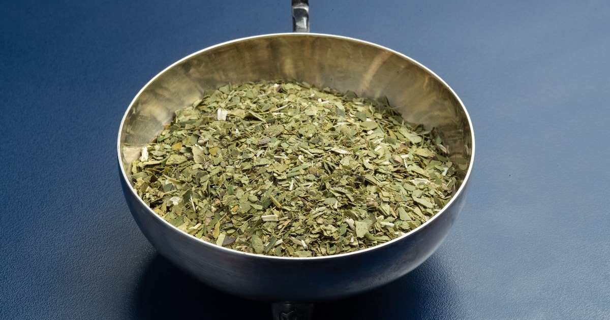 Erva-mate preparada em recipiente tradicional