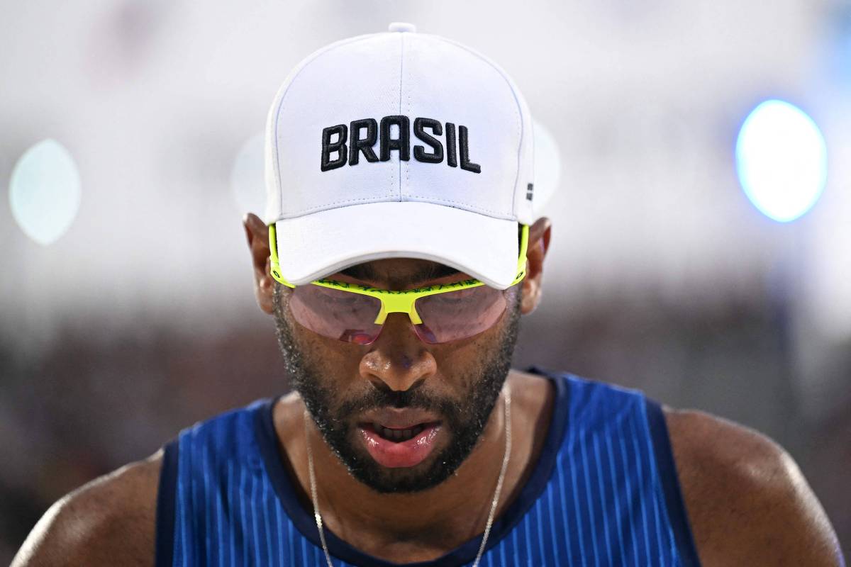Evandro Gonçalves usa boné do Brasil e óculos esportivos
