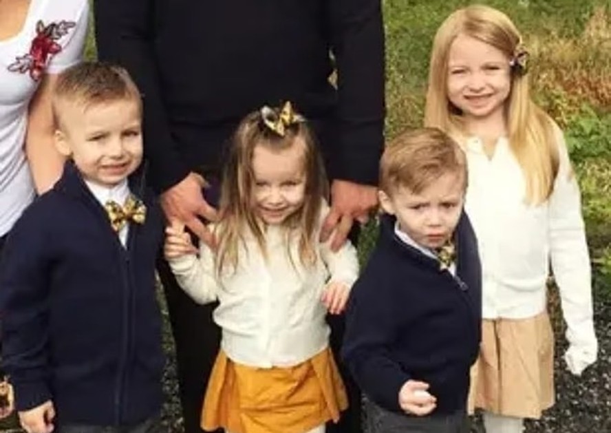 Harper, Hudson, Gavin e Gracelynn Harmon