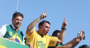 Flávio Bolsonaro durante evento em Goiânia