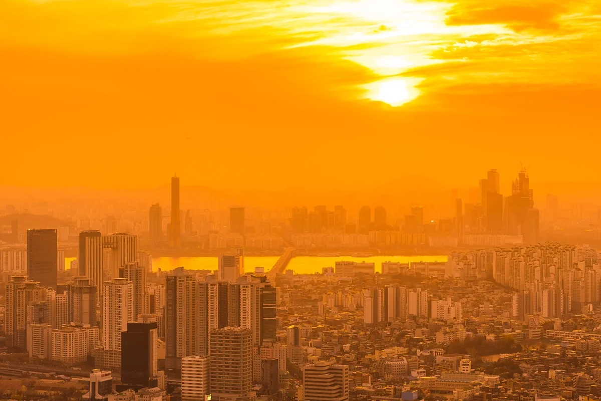 Céu com sol e nuvens