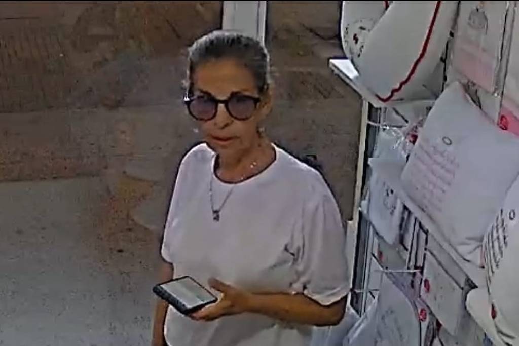 Maria José de Santana durante abordagem a mulheres em loja no Recife