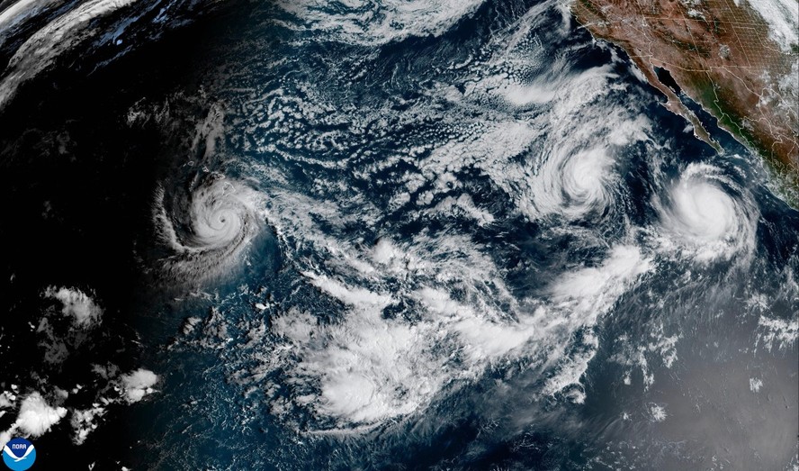 Nuvens de tempestade sobre o litoral do México