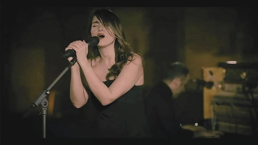 Cantora iraniana Parastoo Ahmadi