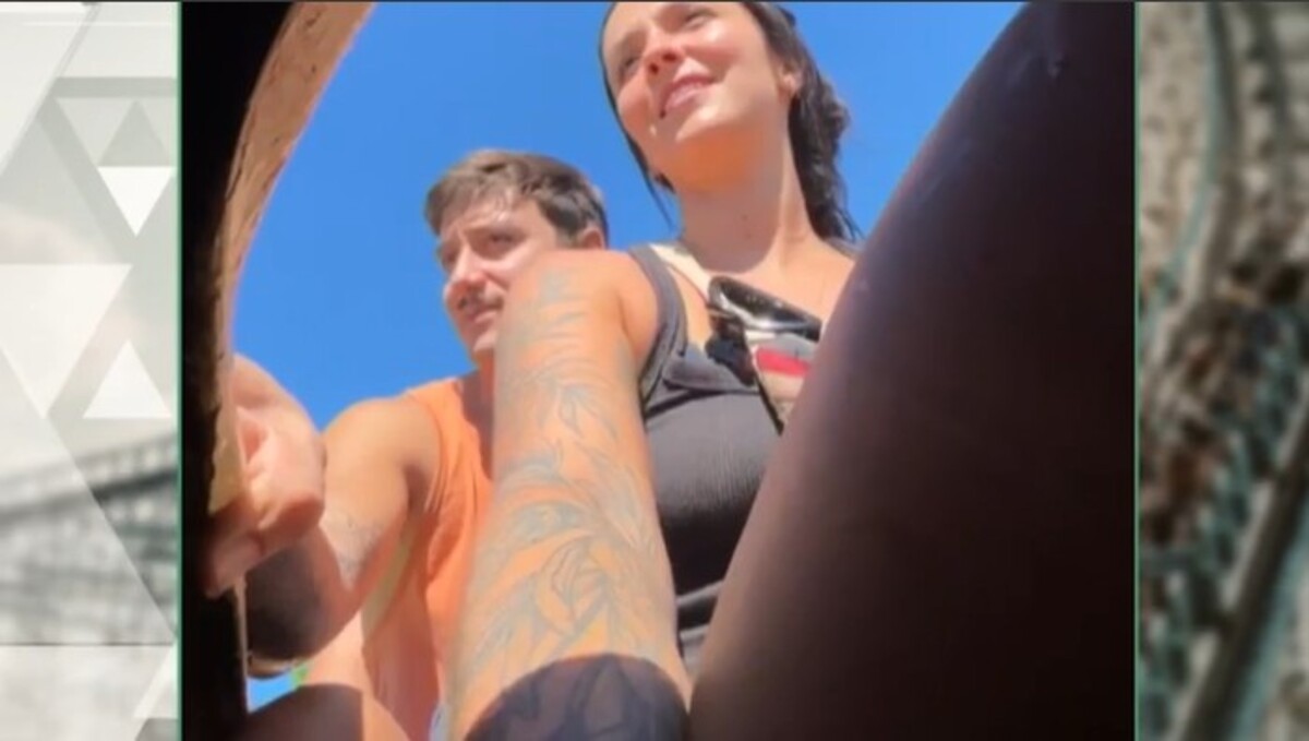Júlia e João Pedro antes de embarcarem na montanha-russa Montezum