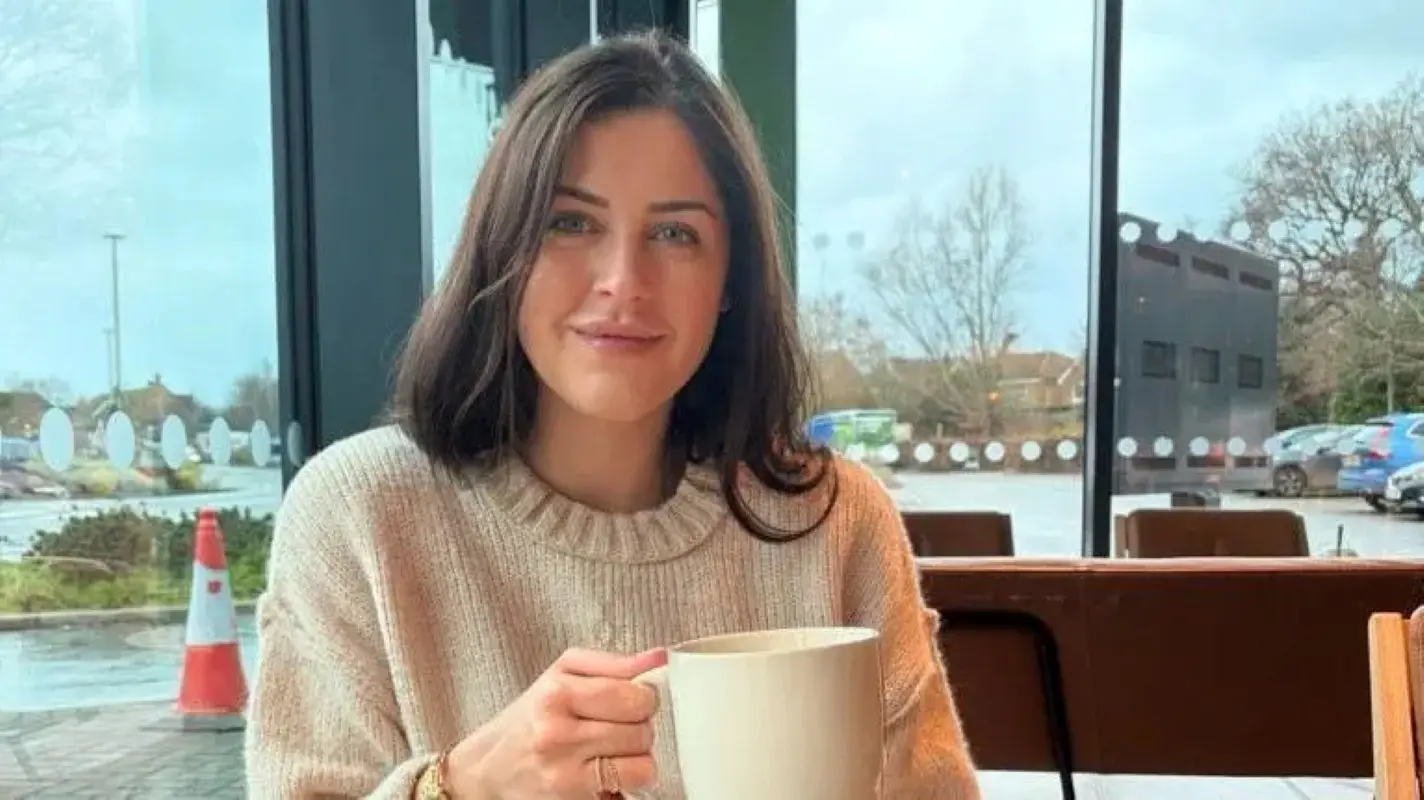 Erin Atkinson em ambiente externo