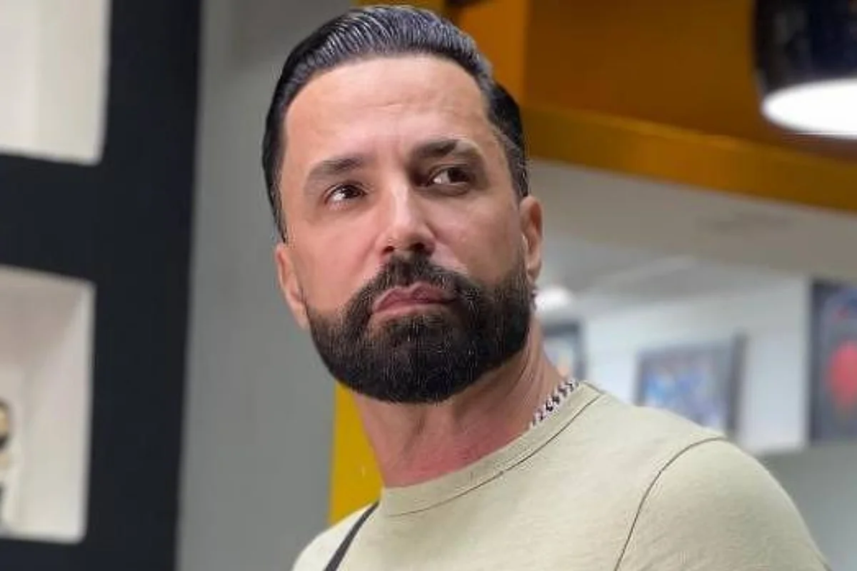 Latino ao lado do filho Guilherme Namentti