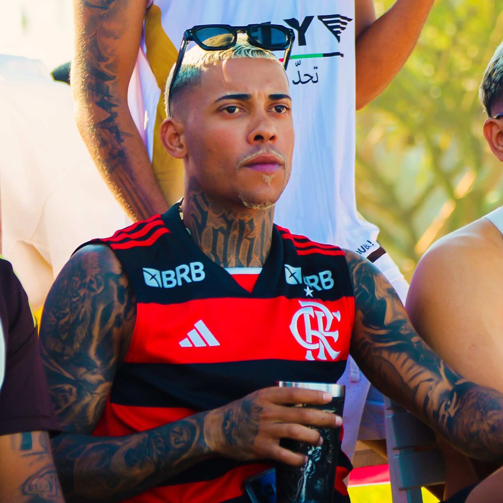 MC Poze com os filhos