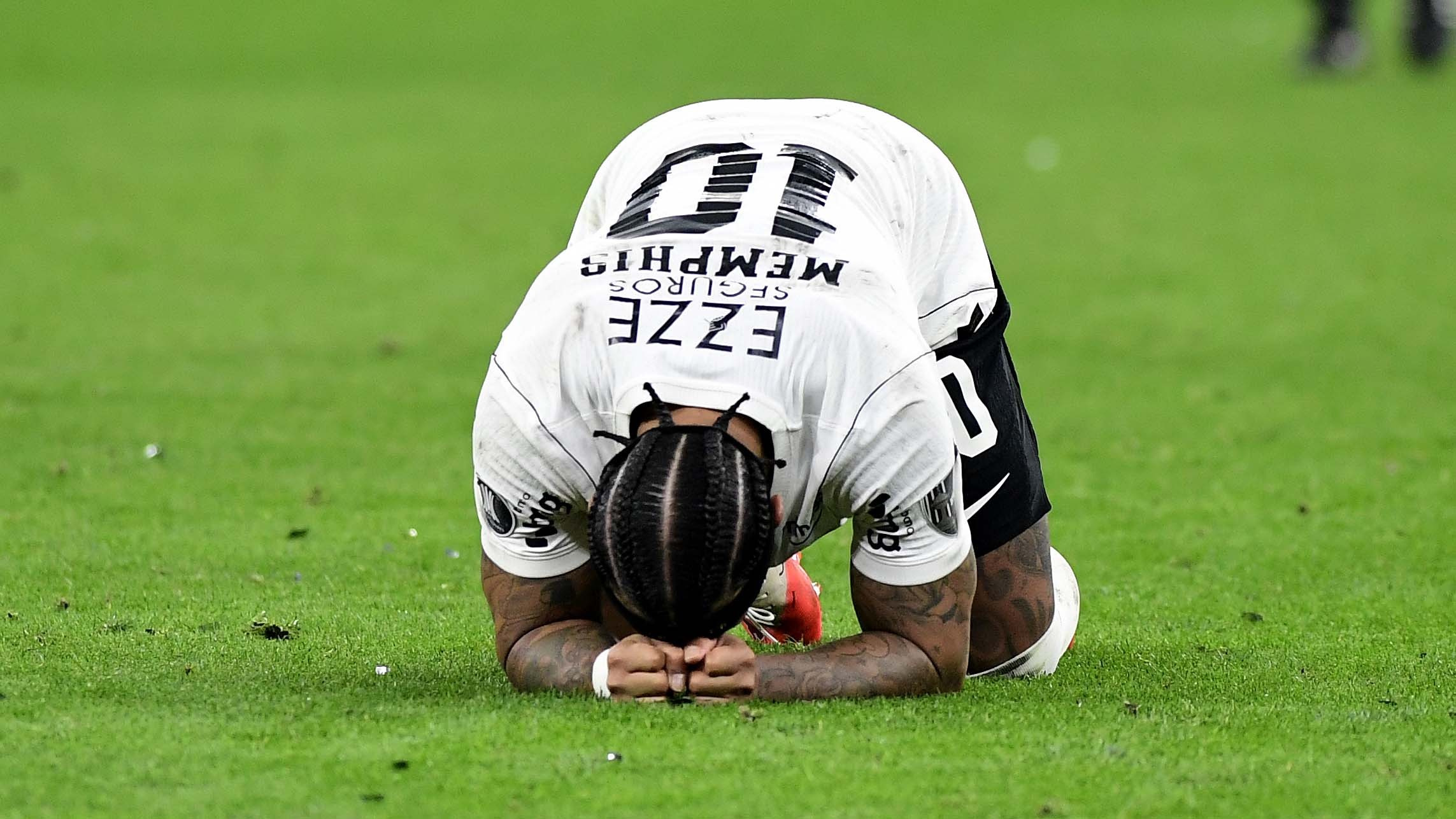Memphis Depay pelo Corinthians