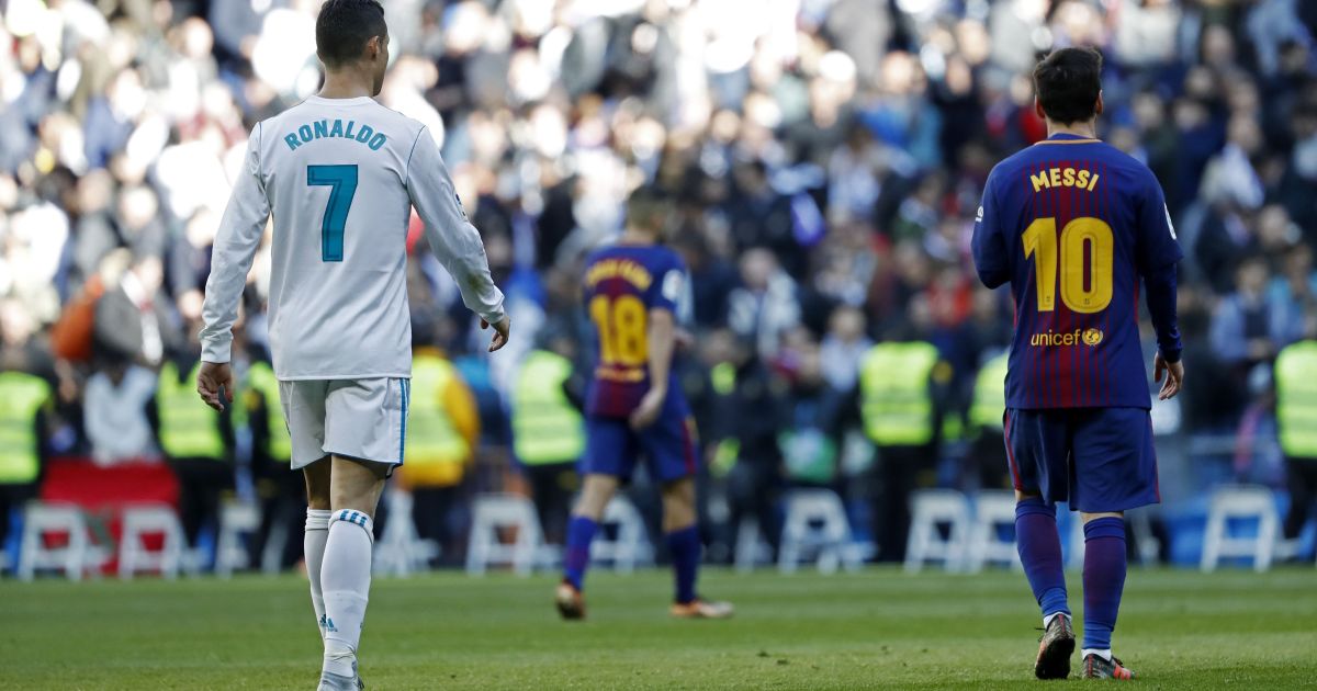 Cristiano Ronaldo e Lionel Messi durante clássico entre Real Madrid e Barcelona