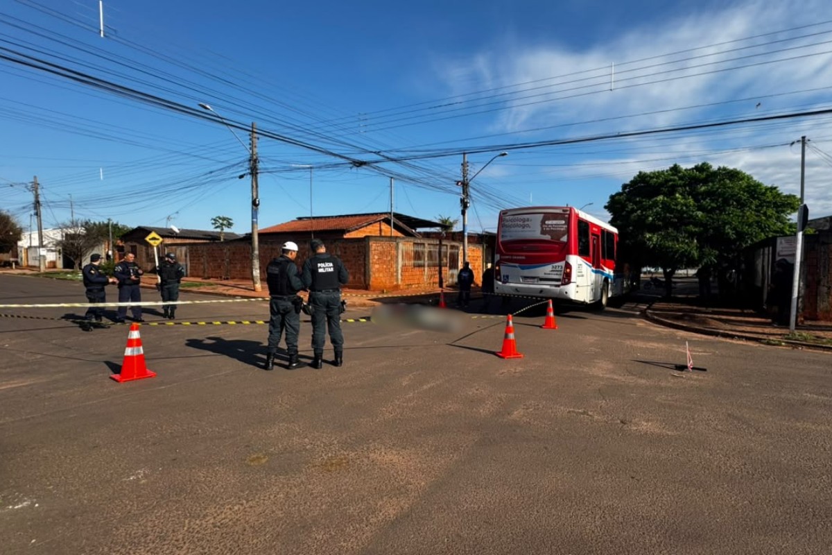 Cruzamento das ruas Água Santa e Galdino Afonso Vilela, no bairro Vida Nova 2, em Campo Grande