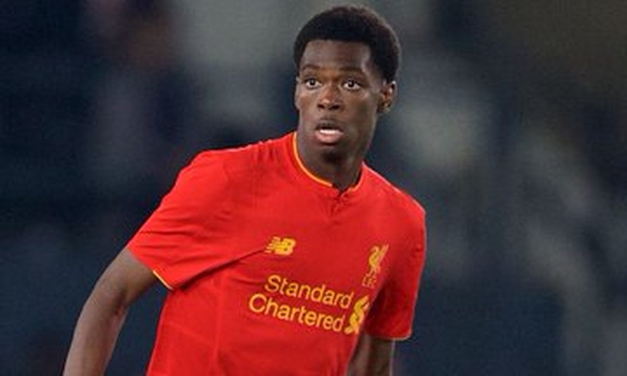Ovie Ejaria durante partida de futebol