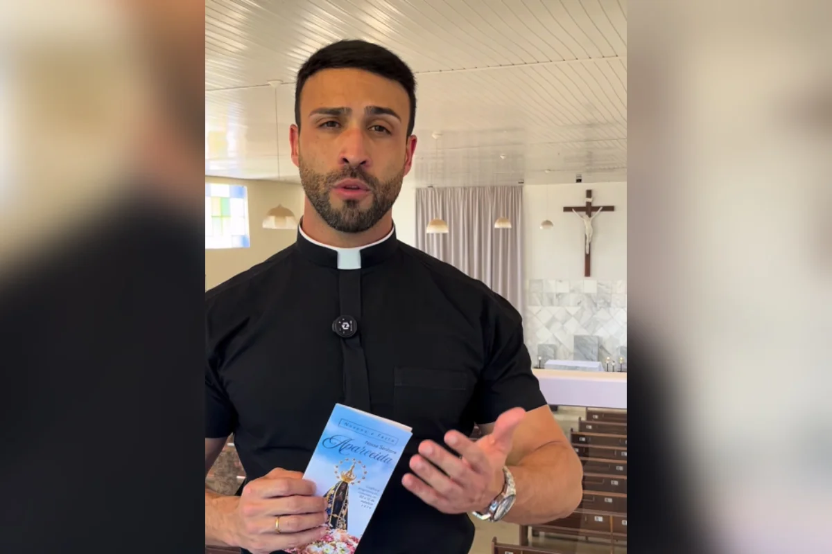 Padre João Paulo em vídeo de convite para novena em Varginha