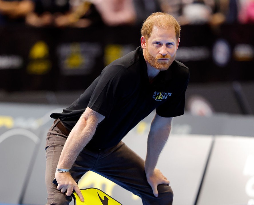 Príncipe Harry joga pickleball em partida de exibição em Birmingham, na Inglaterra