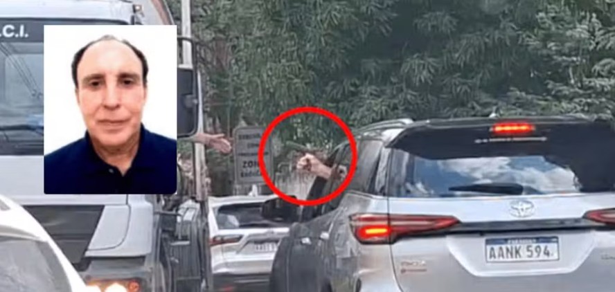 Homem aponta pistola durante discussão no trânsito