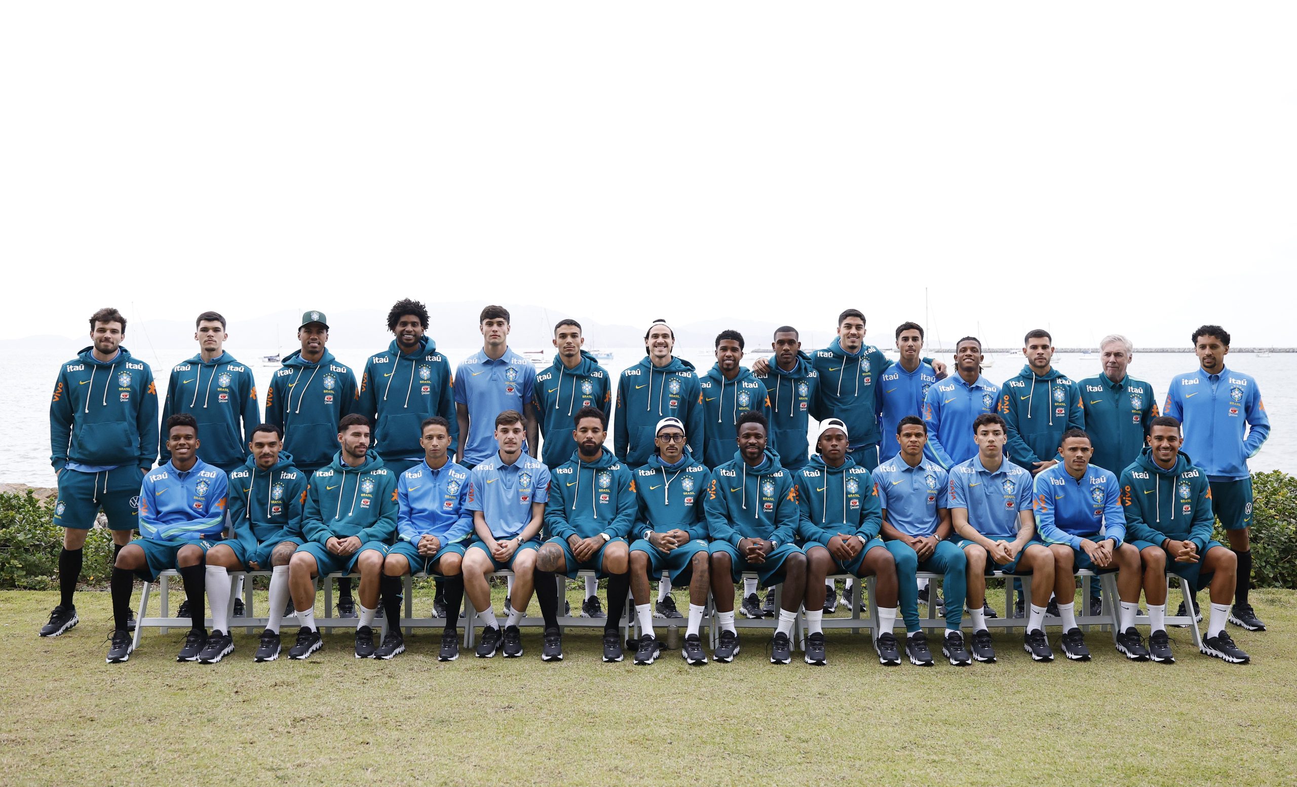 Jogadores convocados da Seleção Brasileira reunidos