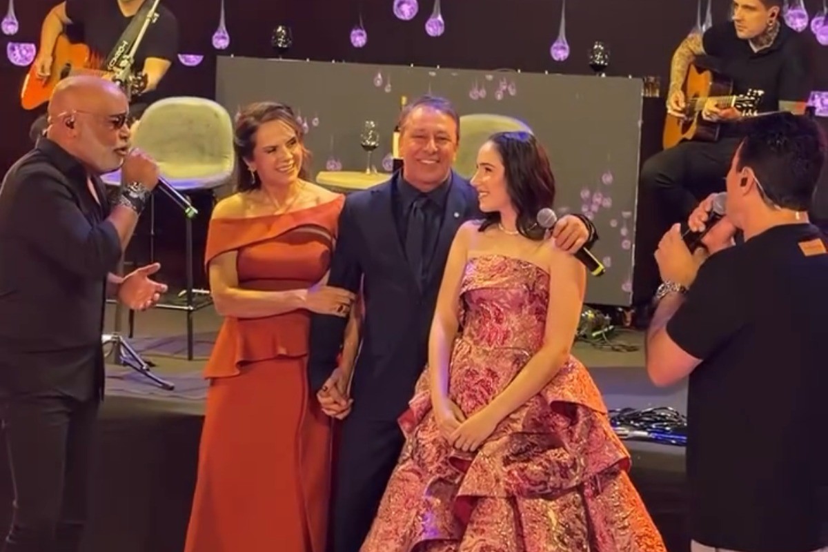 Rick e Renner durante apresentação em festa de 15 anos