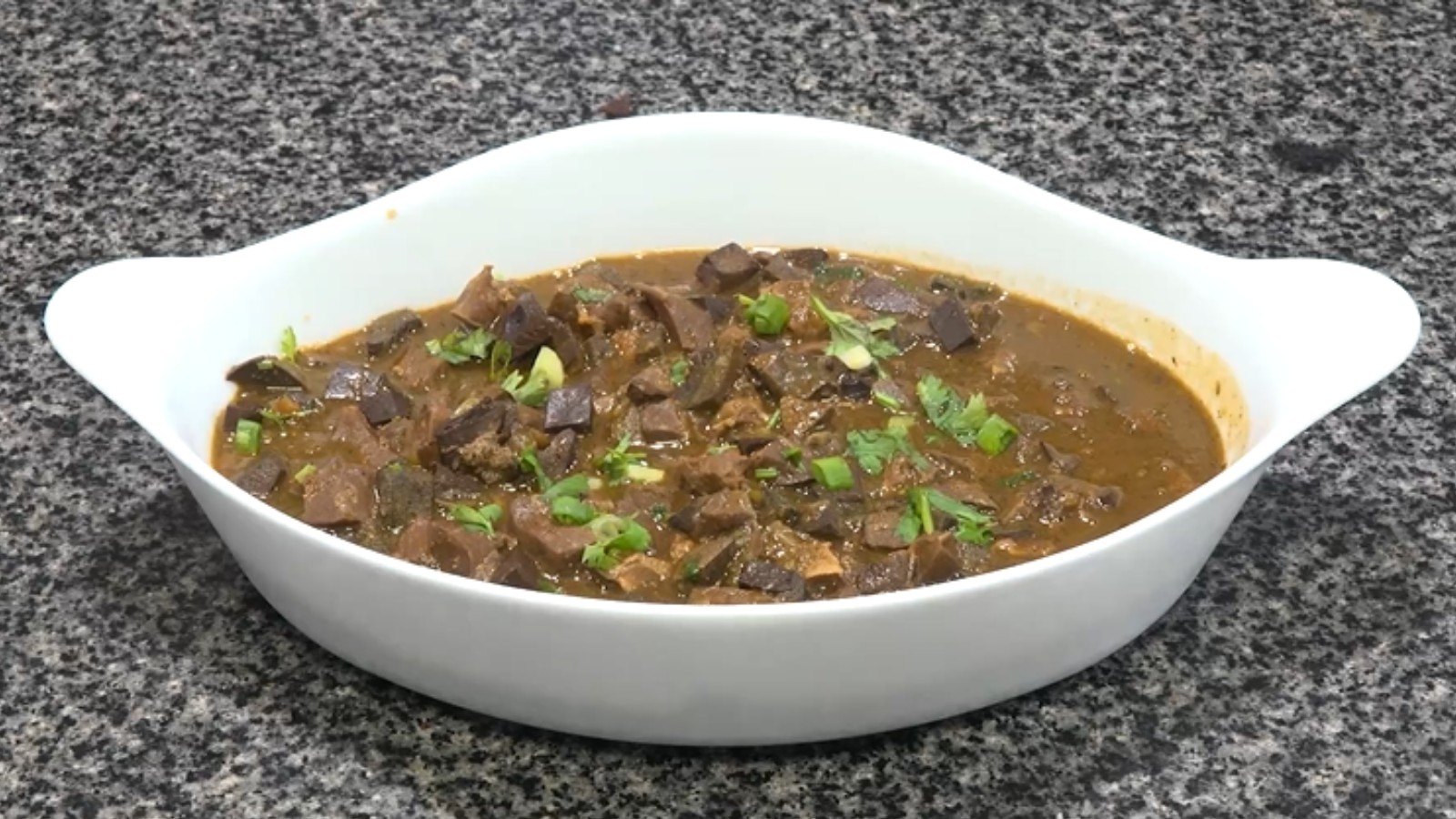 Sarapatel preparado com temperos