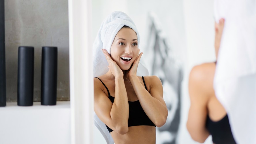 Produtos de skincare com referência à sardinha