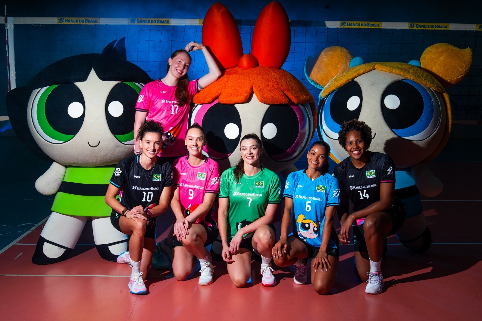Uniformes da seleção brasileira feminina de vôlei inspirados em As Meninas Superpoderosas