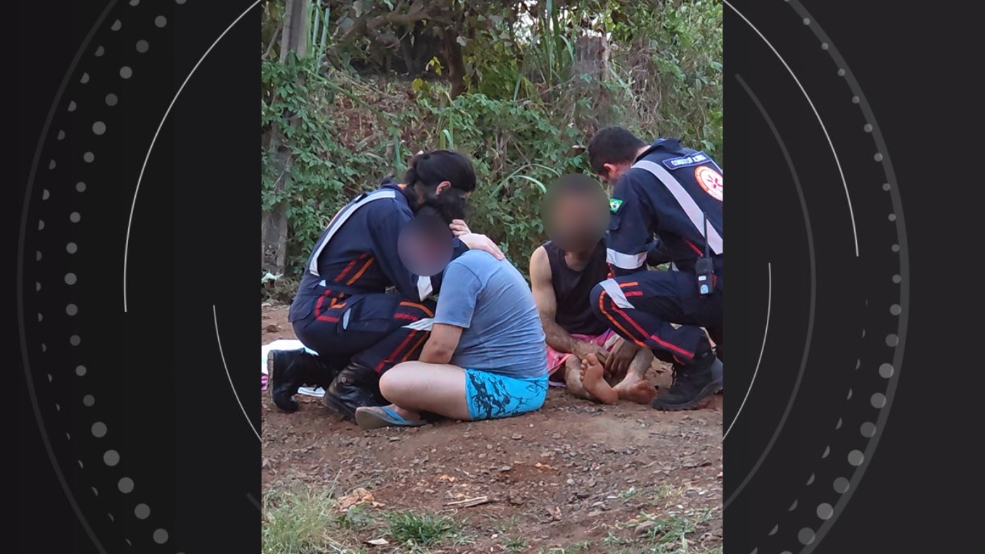 Socorristas do Samu acolhem pais em estrada rural
