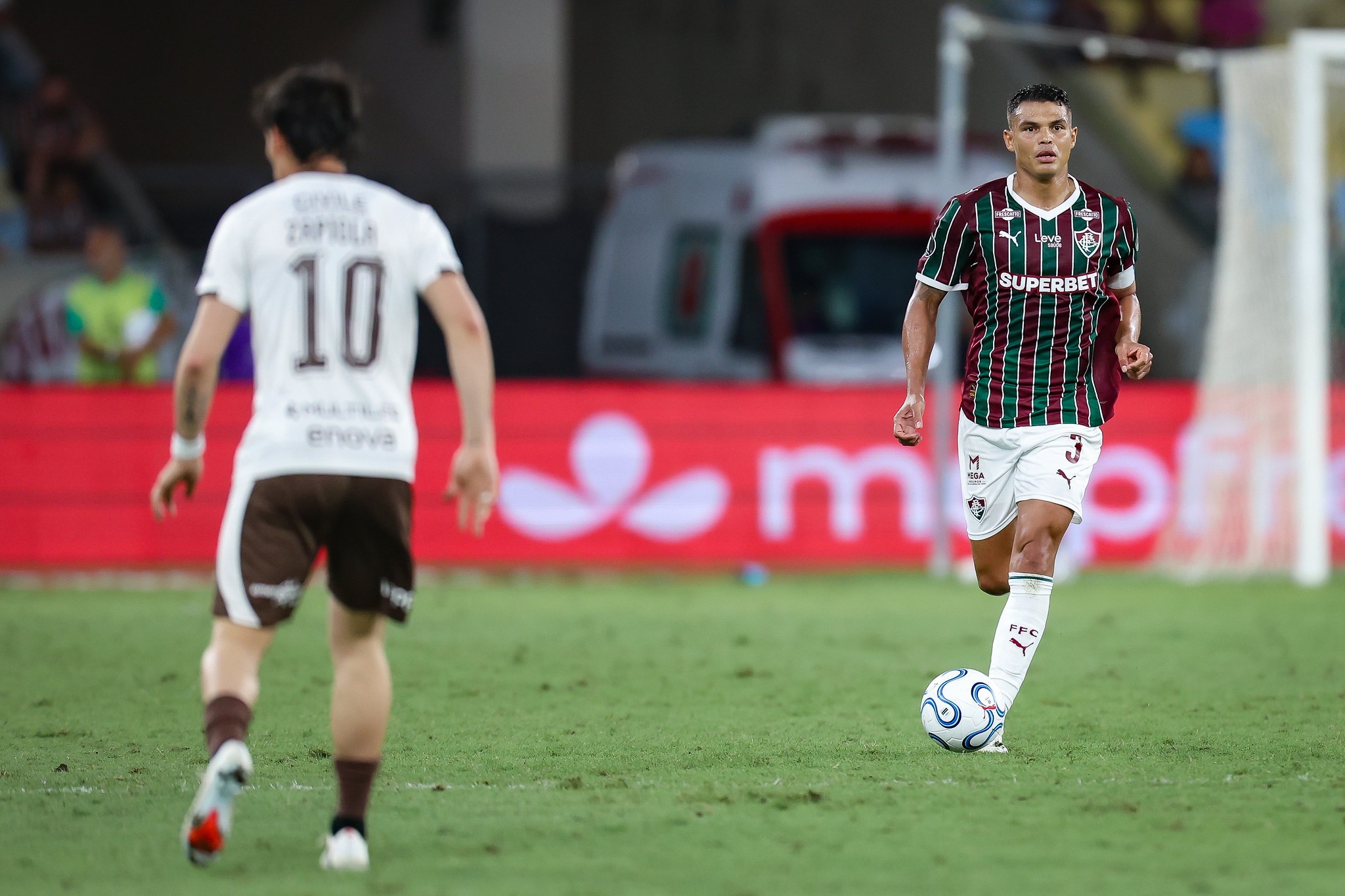Thiago Silva durante partida do Fluminense contra o Platense