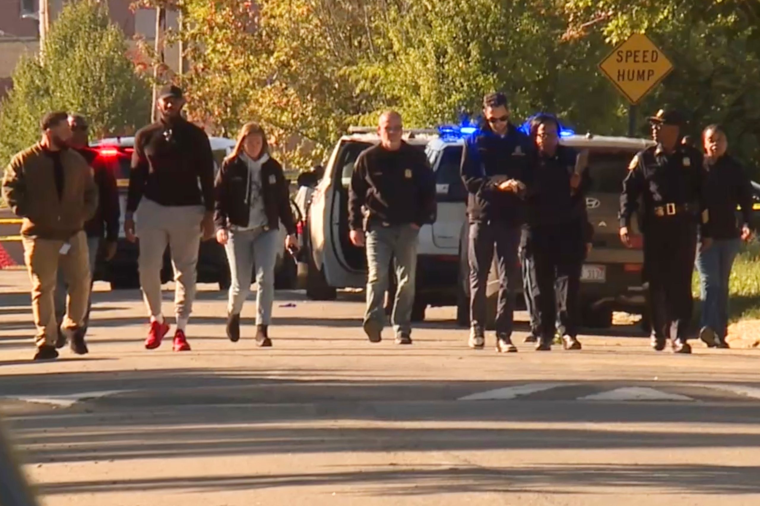 Policiais investigam local de tiroteio em Detroit