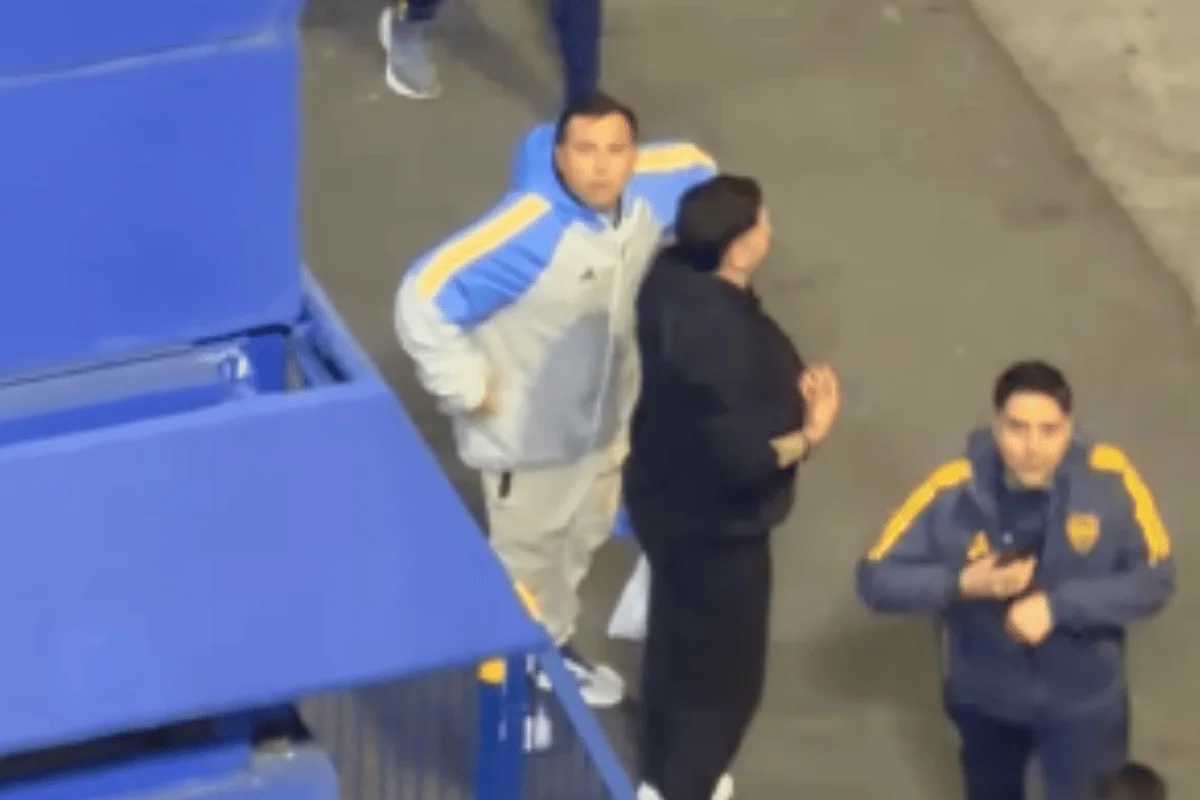 Torcedor do Boca Juniors faz gesto racista em direção a são-paulinos