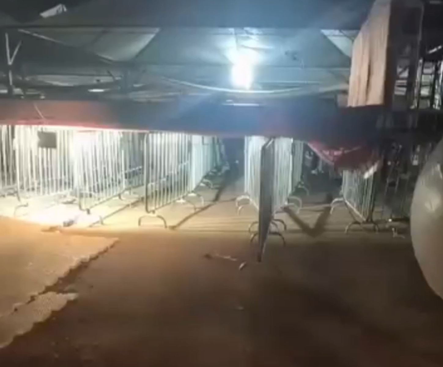 Pórticos derrubados após vendaval na Exposete em Sete Lagoas