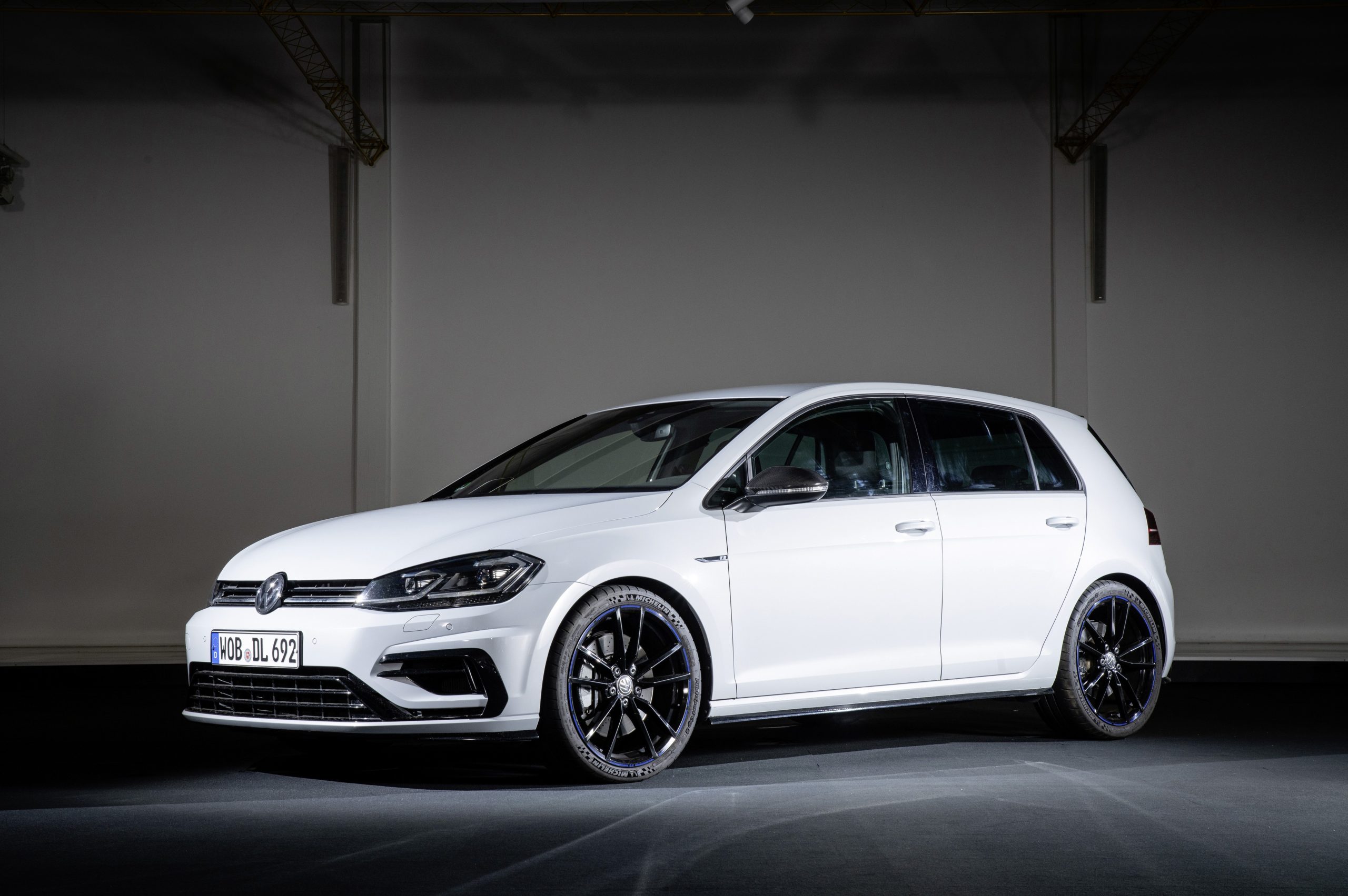 Volkswagen Golf VII R preto