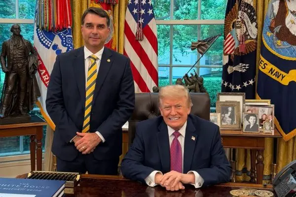 Flávio Bolsonaro quer entregar Banco do Brasil ao Bank of America