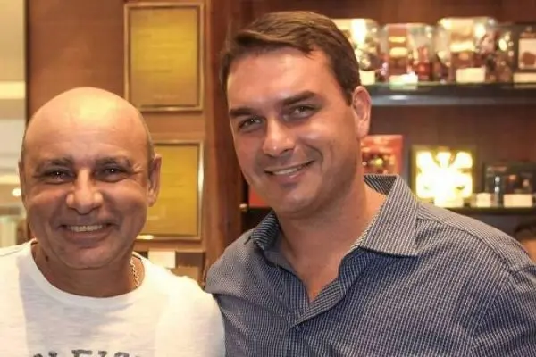 Mariana, ex-assessora de Flávio que comandou rachadinha, é amiga de ex-mulher de Bolsonaro
