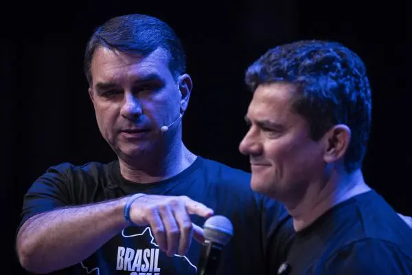 Moro passa pano para fuga de Flávio Bolsonaro aos EUA: “Compreensível”