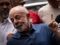 Lula discursa durante ato em frente ao Masp, em São Paulo