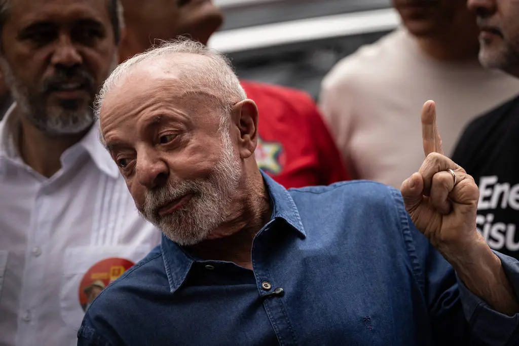 Lula discursa durante ato em frente ao Masp, em São Paulo
