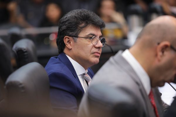 PL quer rifar deputado que atirou no pé de Fred Bruno durante balada