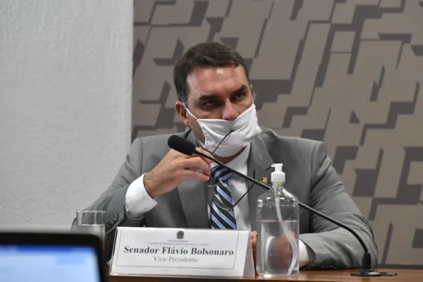 Flávio Bolsonaro, os hospitais federais e a pandemia de Covid no Rio de Janeiro