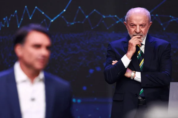 Após debate, vantagem de Flávio sobre Lula nas redes despenca de 41,1 para 0,1