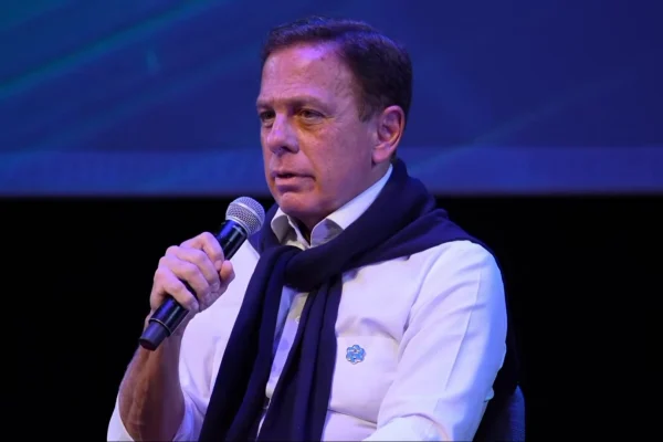 Doria associa governo Lula ao antissemitismo e anuncia voto em Flávio Bolsonaro