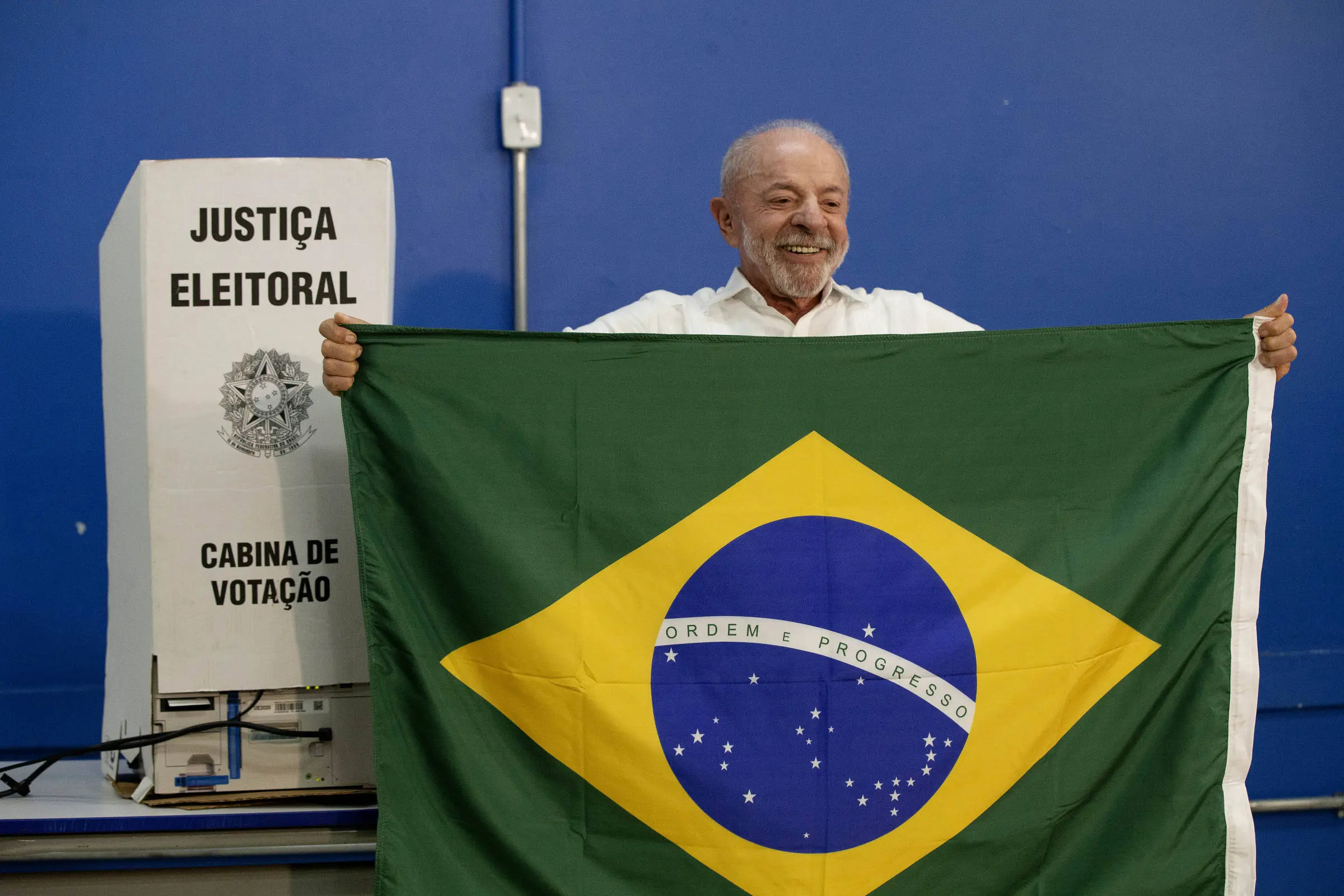 Marcos Pereira fala sentado em escritório
