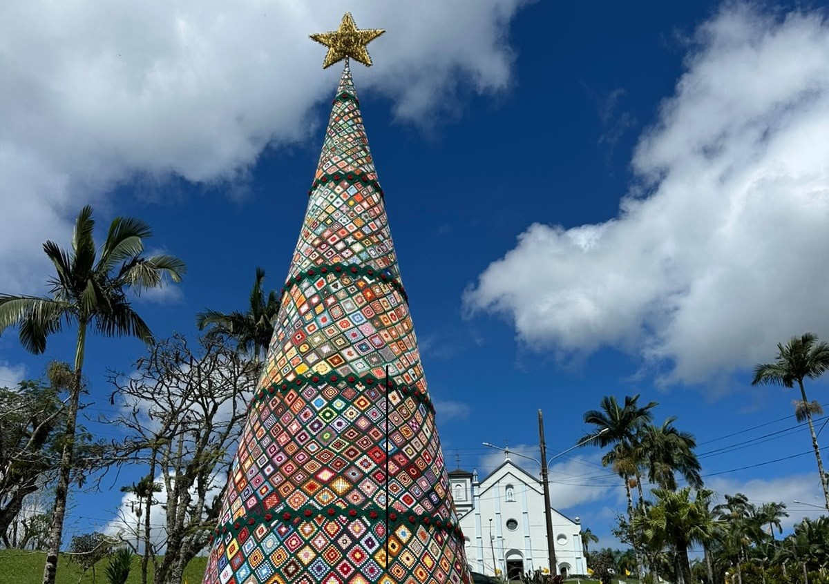 Árvore de Natal de crochê de 14 metros em Rodeio, Santa Catarina