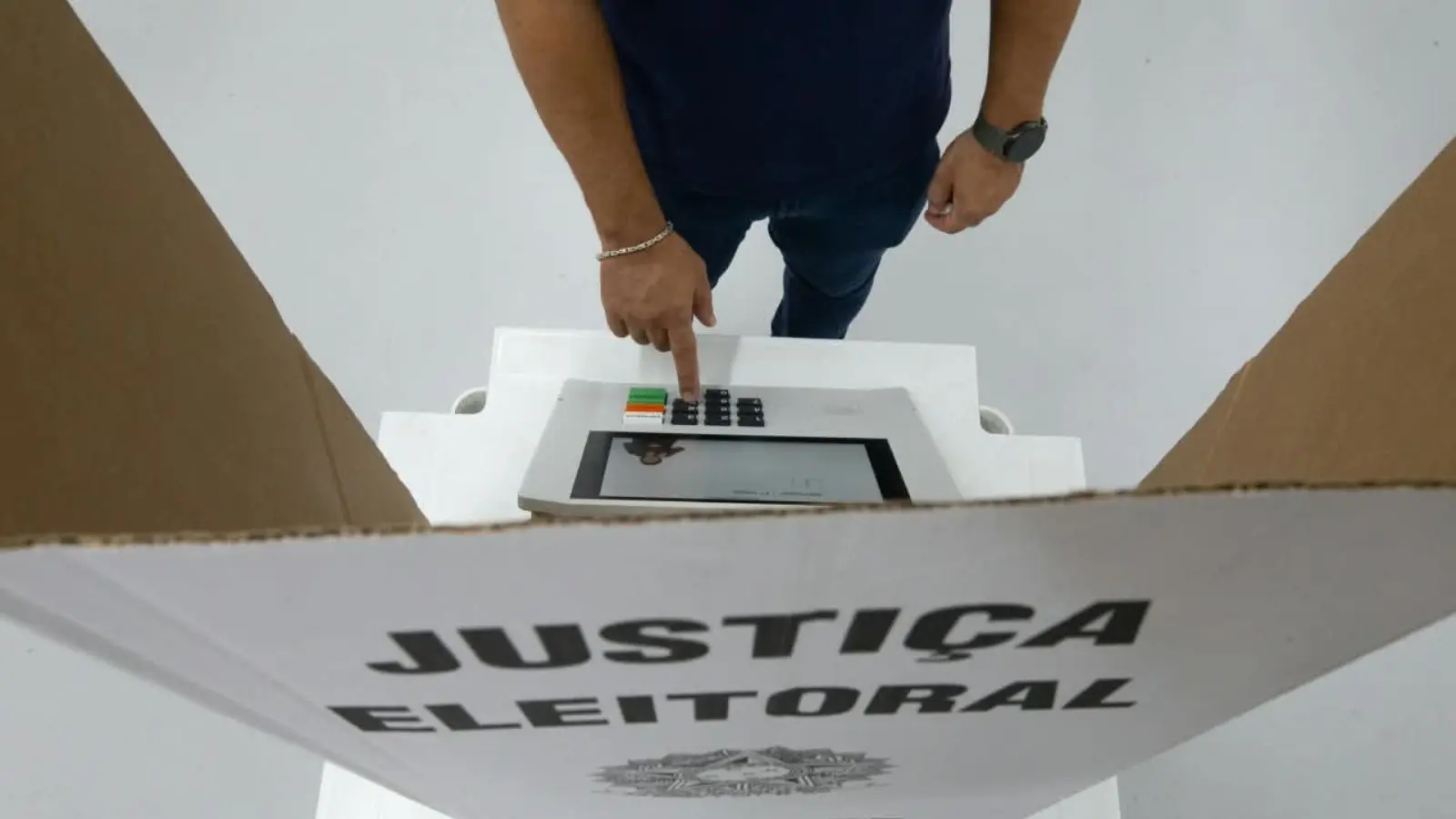 Arte sobre assédio eleitoral no trabalho