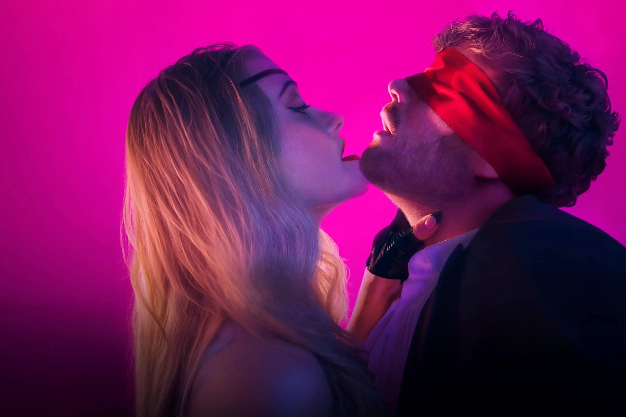 Olivia Wilde e Cooper Hoffman em cena de I Want Your Sex