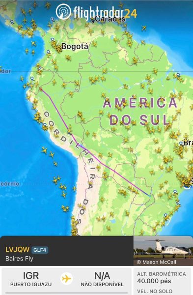 Avião Gulfstream G400 em voo