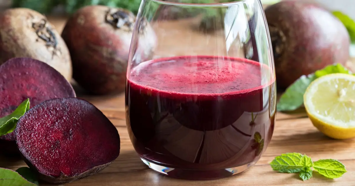 Suco de beterraba em copo